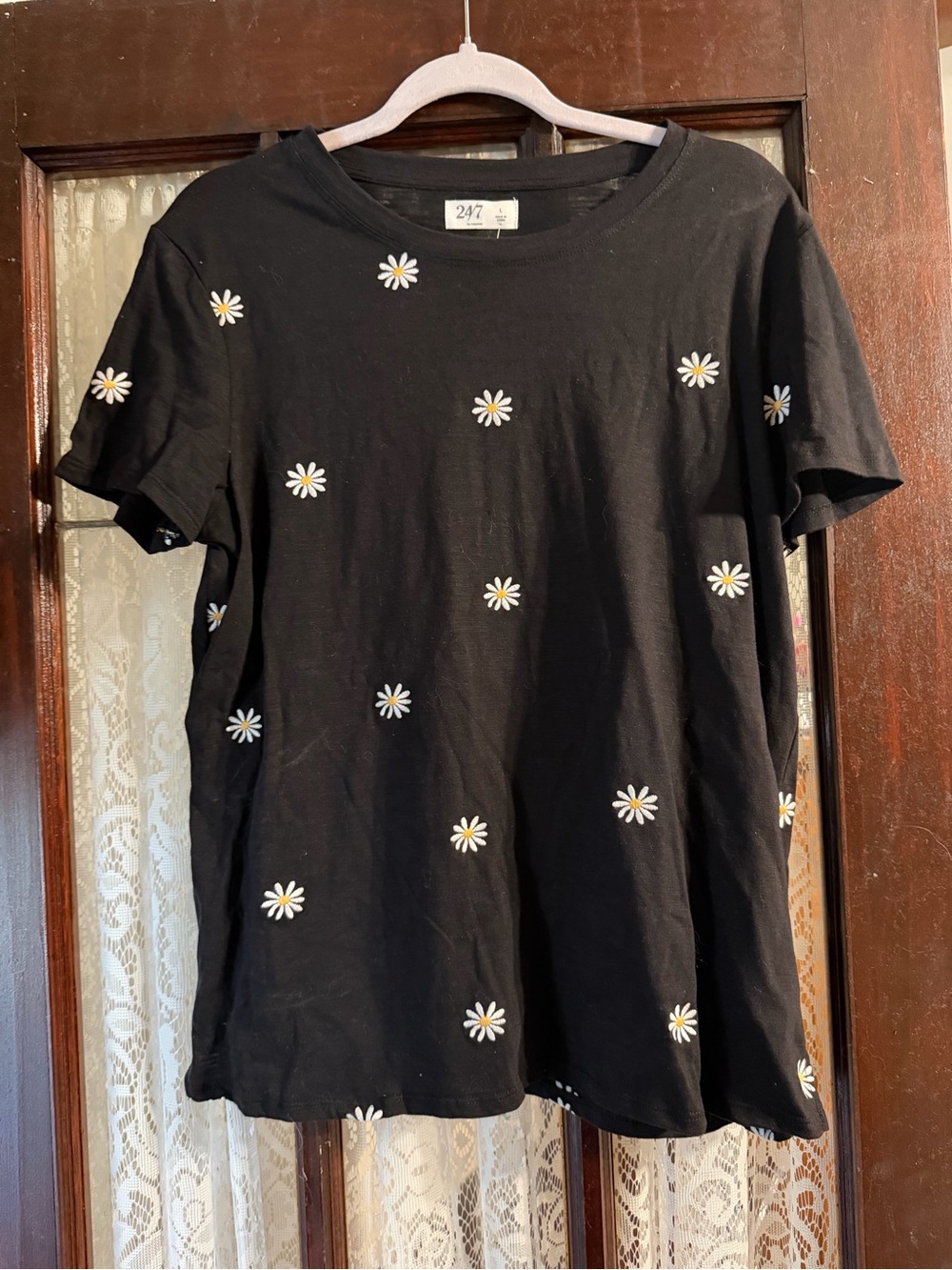Maurice’s black Daisy-Print Short Sleeve Tee